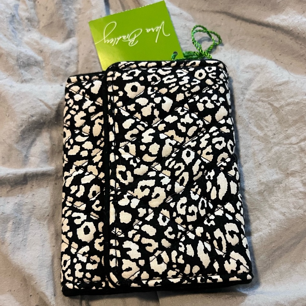 NWT Black & White print Vera Bradley bifold wallet NEW never used!